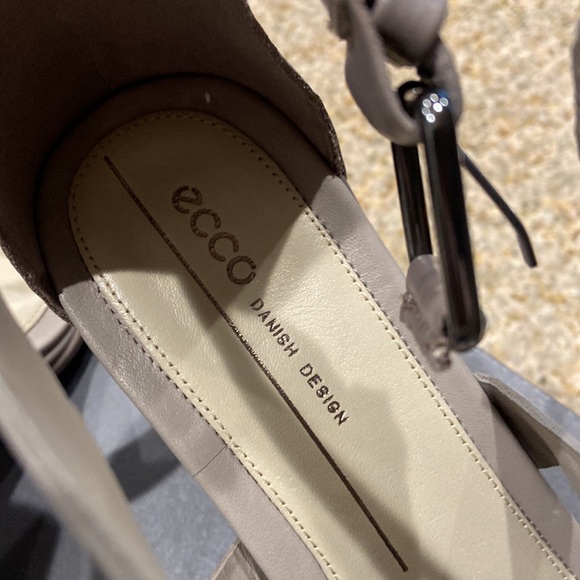 New in box Ecco sandals - Picture 4 of 6